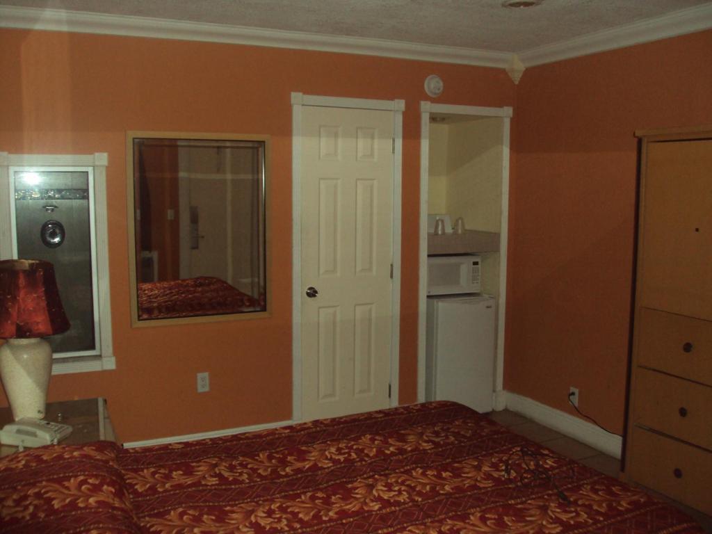 Hialeah Executive Motel Miami Springs Room photo